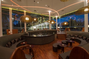 2 bars/lounges, poolside bar