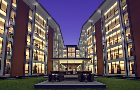 Bahagian luar. Vivanta Colombo, Airport Garden