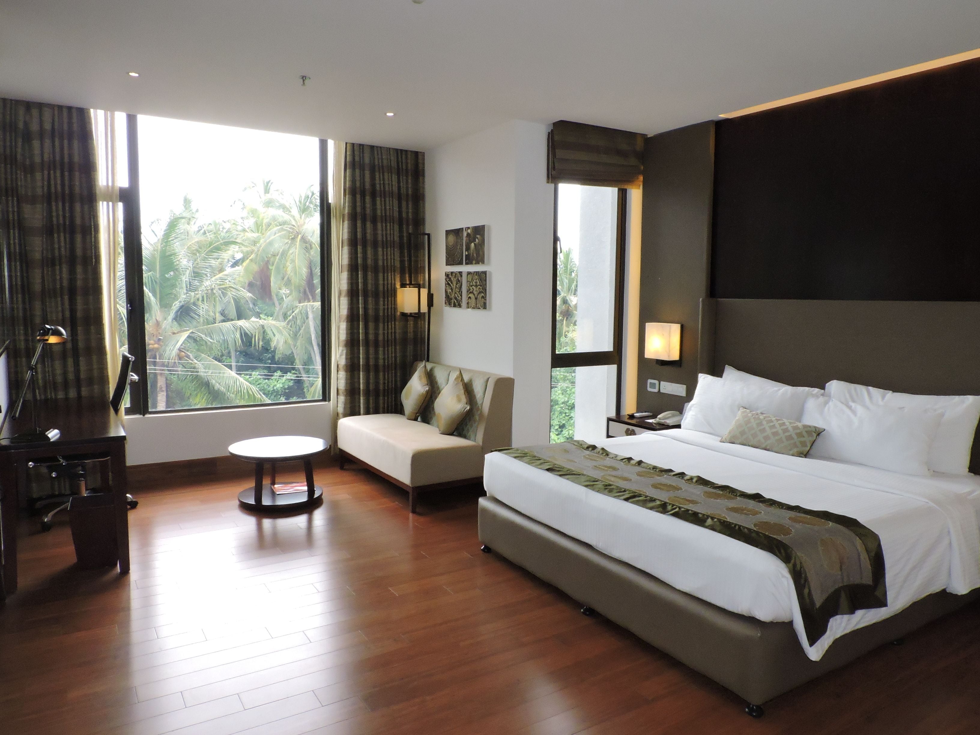 Premium Room, 1 King Bed | Minibar, in-room safe, individually furnished, desk