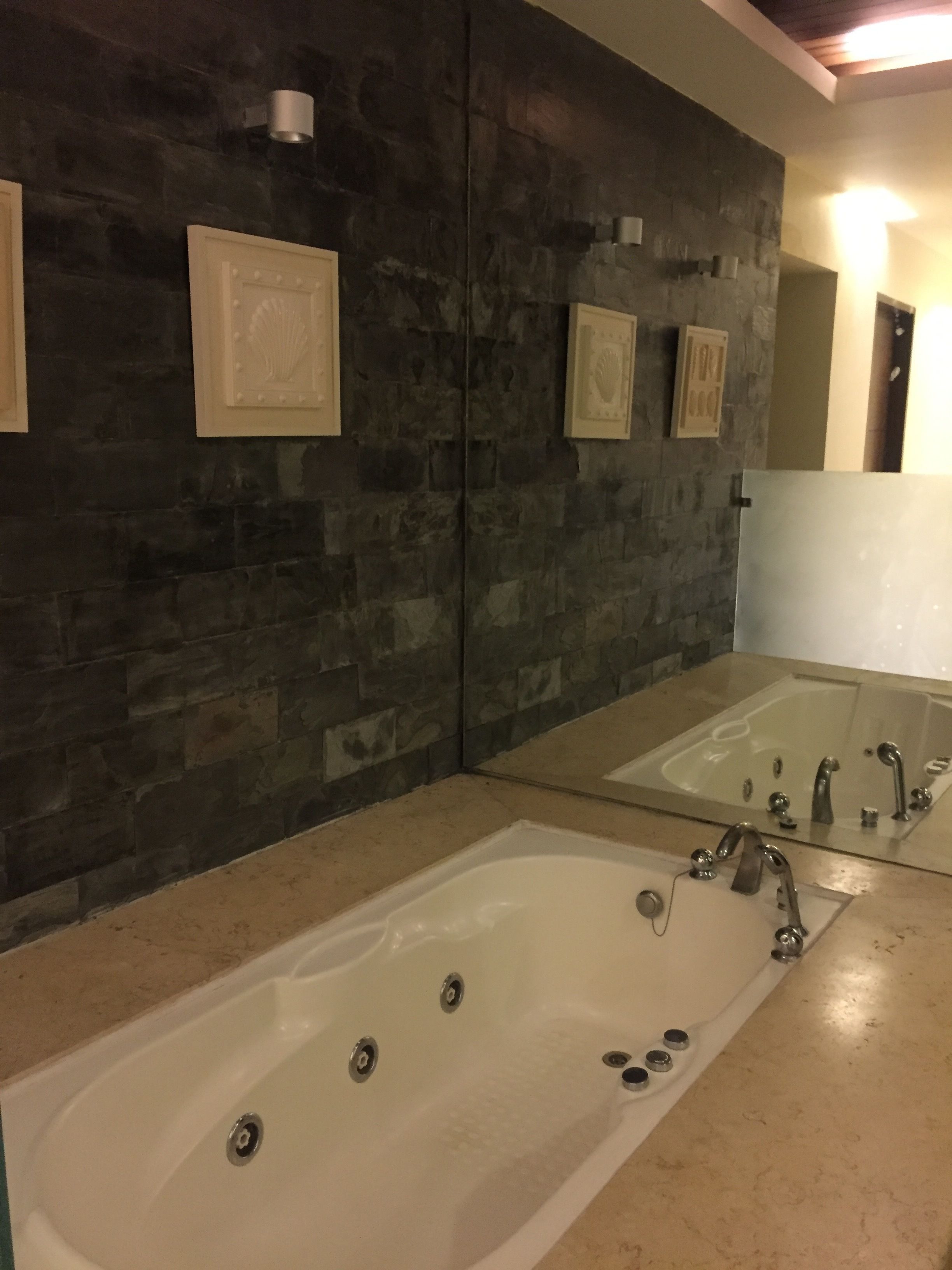 body treatments, hydrotherapy, deep-tissue massages, body scrubs