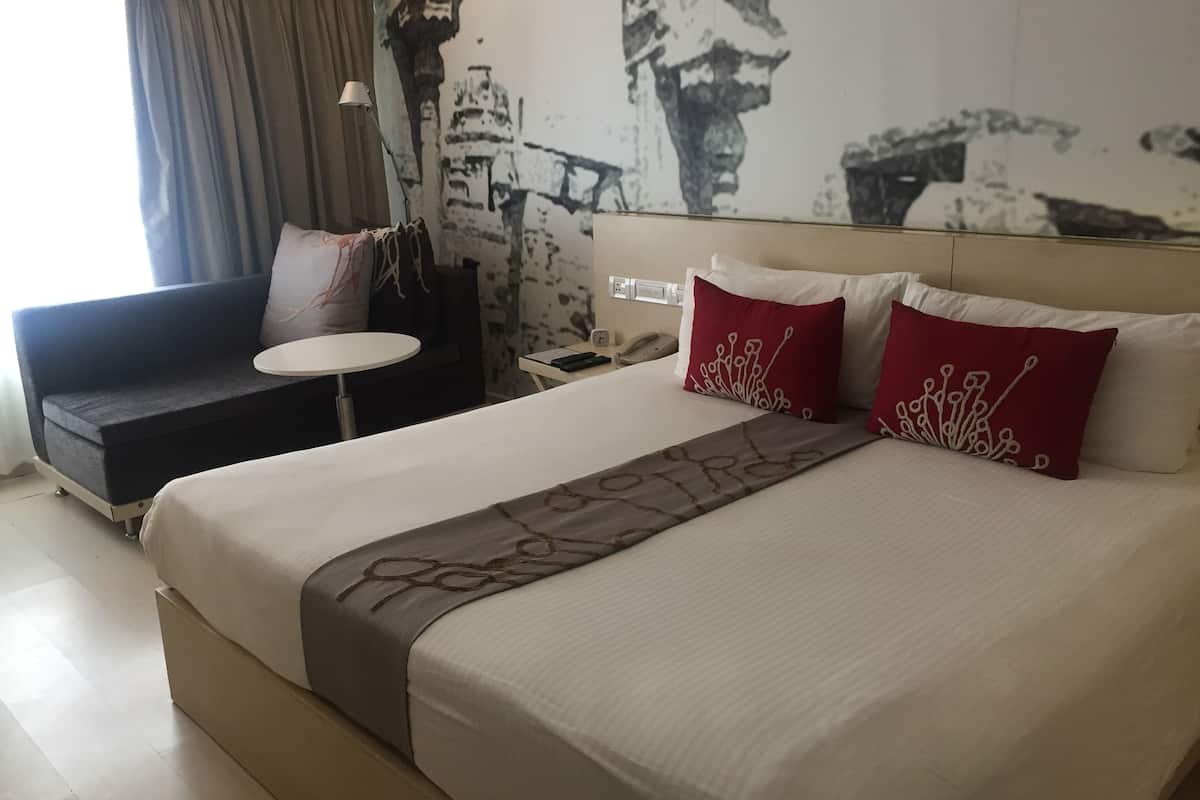 minibar, in-room safe, iron/ironing board, rollaway beds