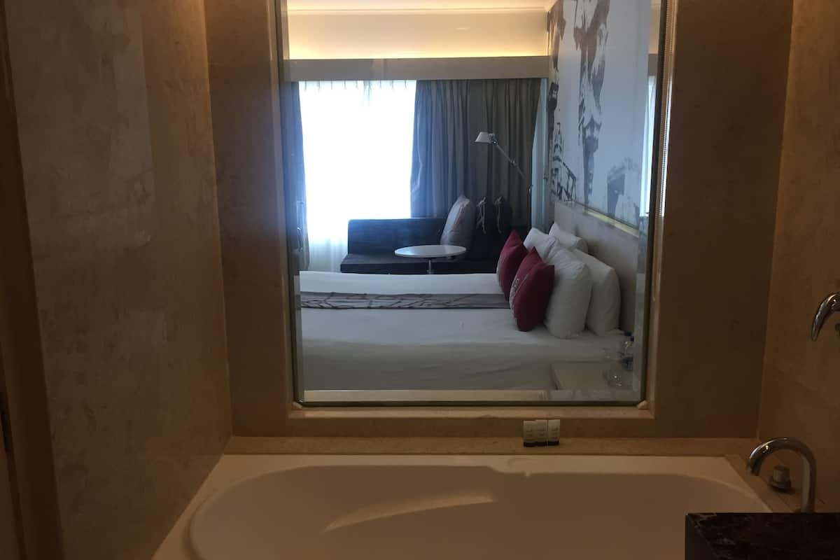 deep-soaking bathtub