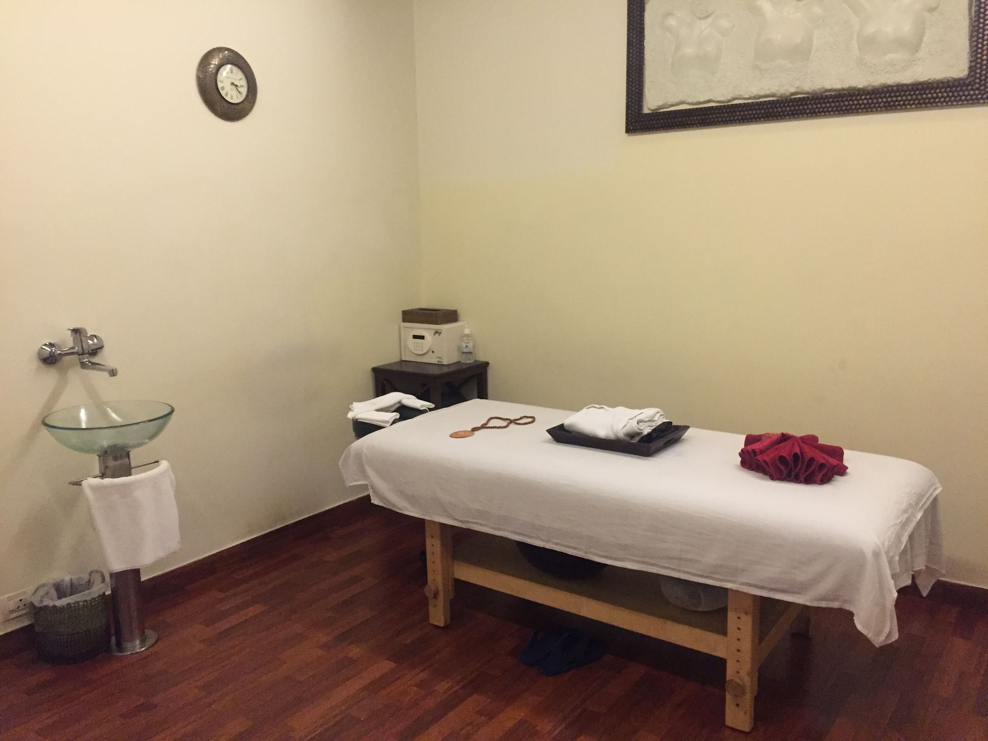 body treatments, hydrotherapy, deep-tissue massages, body scrubs