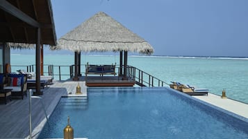 Rehendhi Presidential Overwater Suite - Two Bedroom with Pool | Terrasse/patio