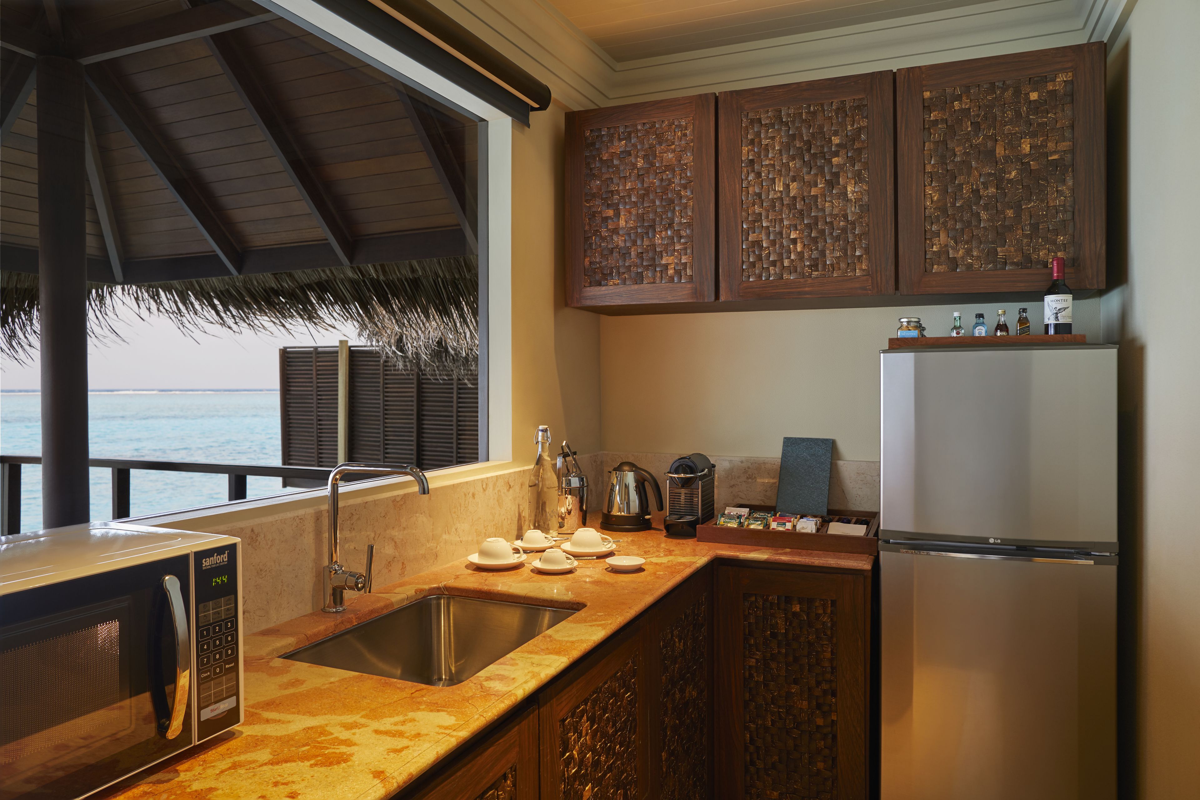 suite, 1 bedroom (ocean) | private kitchenette | coffee/tea maker