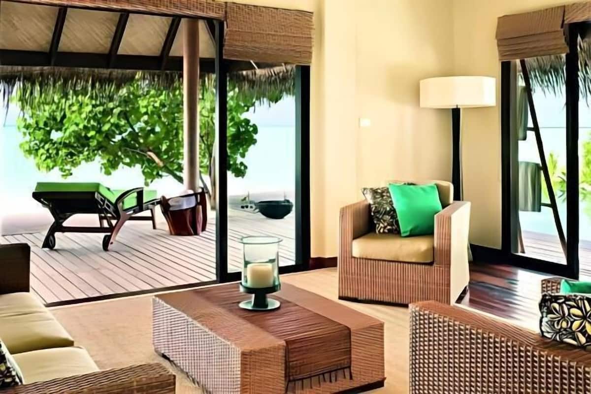 Area soggiorno | TV LCD 32 pollici con canali satellitari, TV, lettore DVD