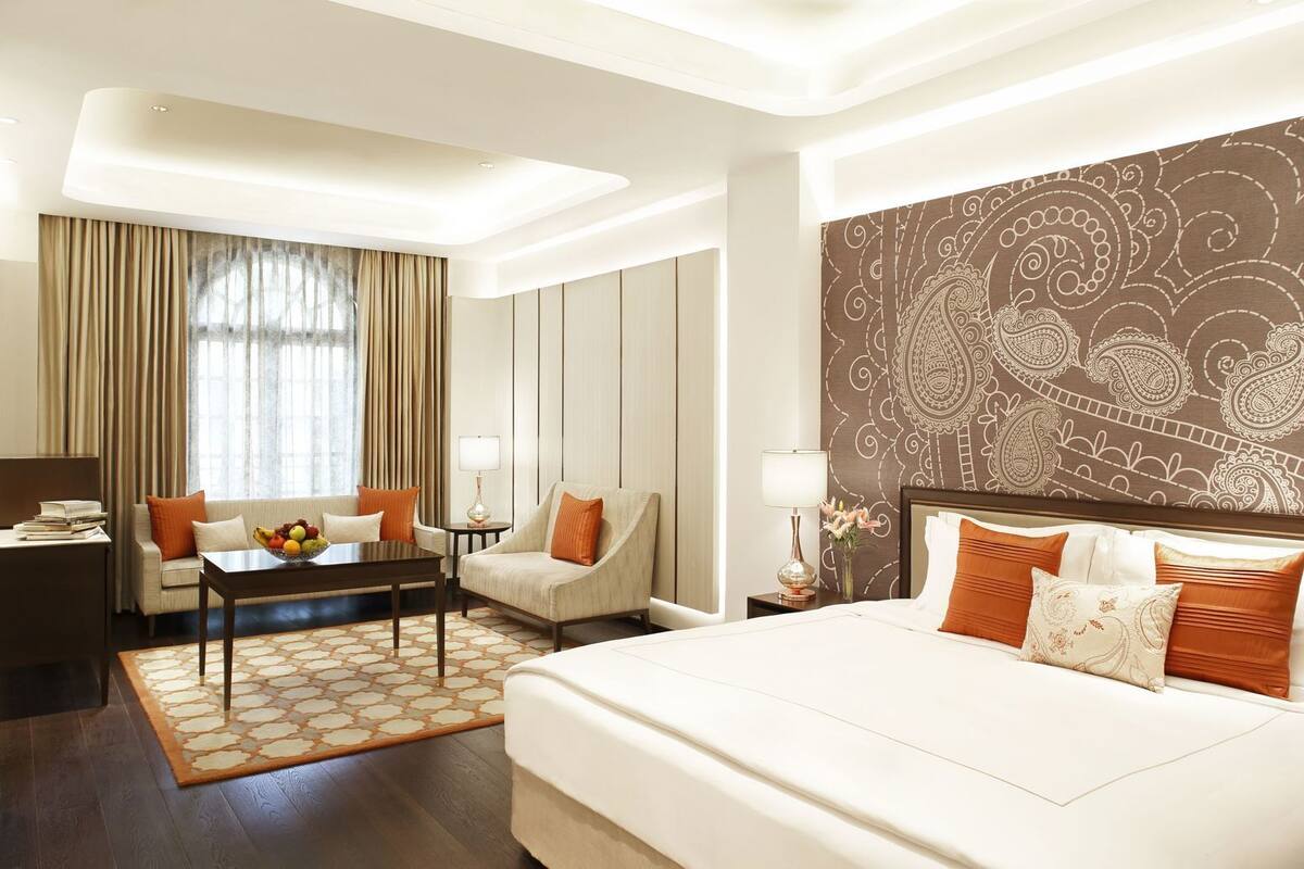 Minibar, in-room safe, desk, laptop workspace