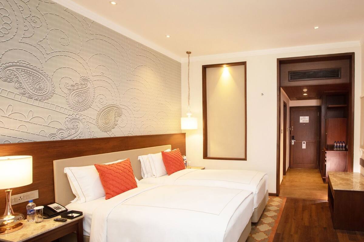 Minibar, in-room safe, desk, laptop workspace