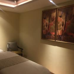 Body treatments, body scrubs, facials, 2 treatment rooms
