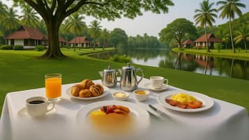 3 restaurants; breakfast, lunch and dinner served