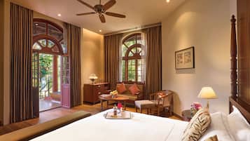 Phòng, 1 giường cỡ king, quang cảnh hồ bơi (Heritage) | Bộ đồ giường cao cấp, minibar, két bảo mật tại phòng