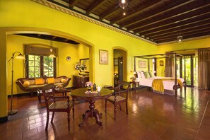 Luxury Villa, 1 King Bed, Garden View (Lotus Garden) | Living area