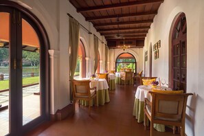 3 restaurants; breakfast, lunch and dinner served  - Taj Kumarakom Resort & Spa, Kerala (Kottayam)