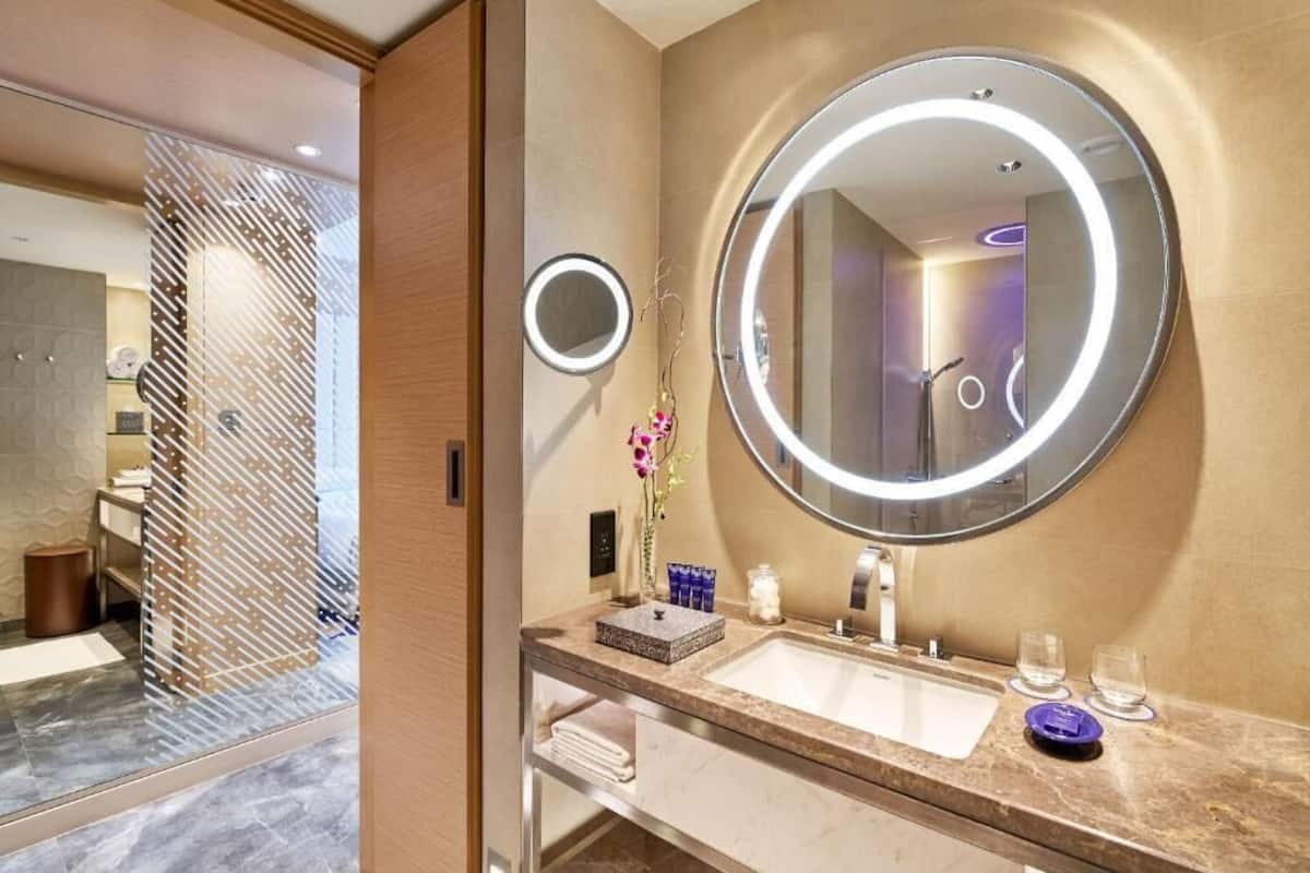 Baño | Regadera, amenidades de baño gratuitas, secadora de cabello, batas