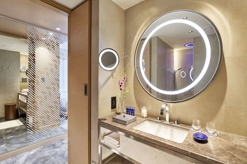 Shower, free toiletries, hair dryer, bathrobes