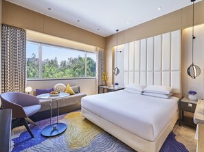 Premium Room, 1 King Bed | Premium bedding, down comforters, minibar, in-room safe - Vivanta Bengaluru Residency Road (Bengaluru)