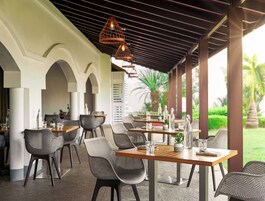 Se sirven desayunos, almuerzos y cenas (con vistas a la piscina) 