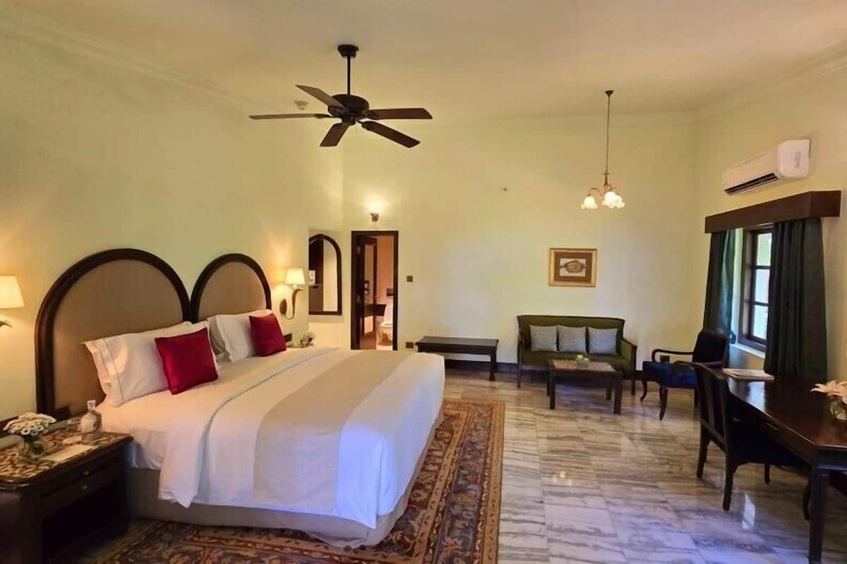 Room (Colonial with Private Sit Out)