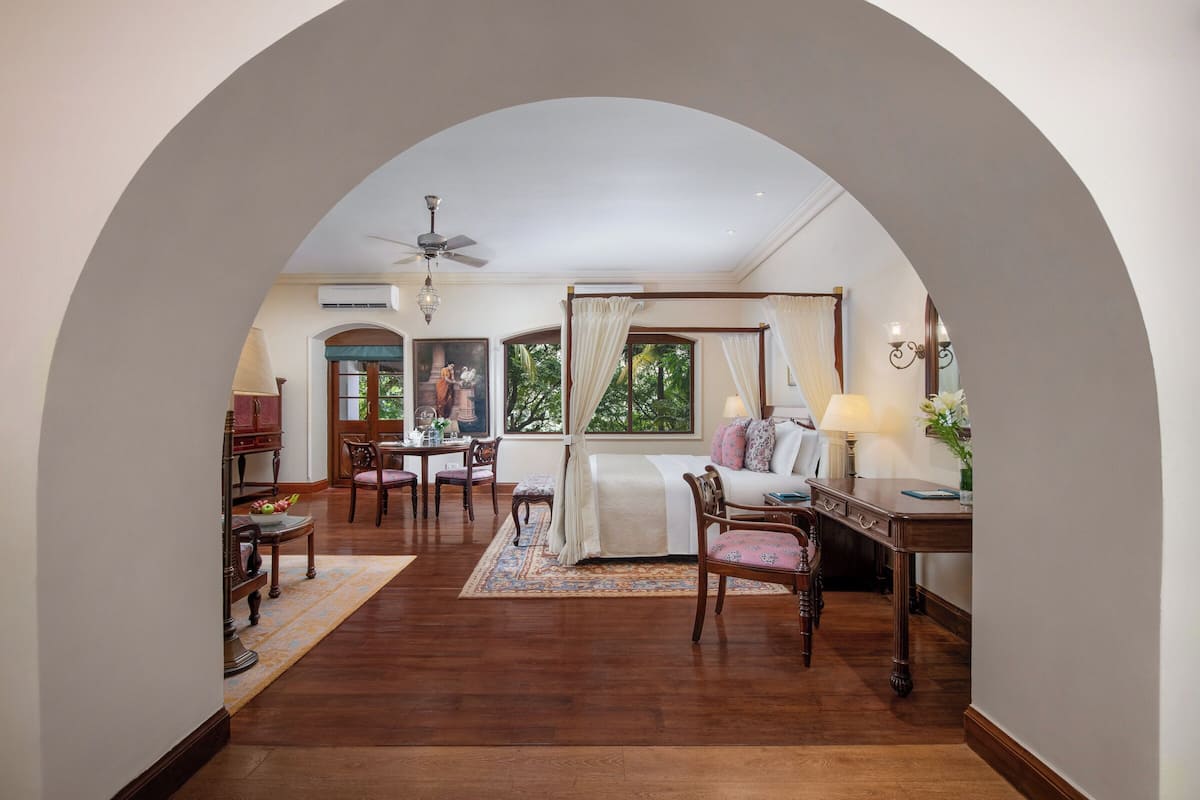 luxury suite, 1 king bed, garden view | premium bedding, memory-foam beds, minibar, in-room safe