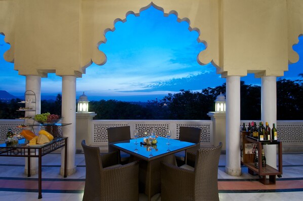 2 restaurants, breakfast served - Gateway Nashik (Nashik)