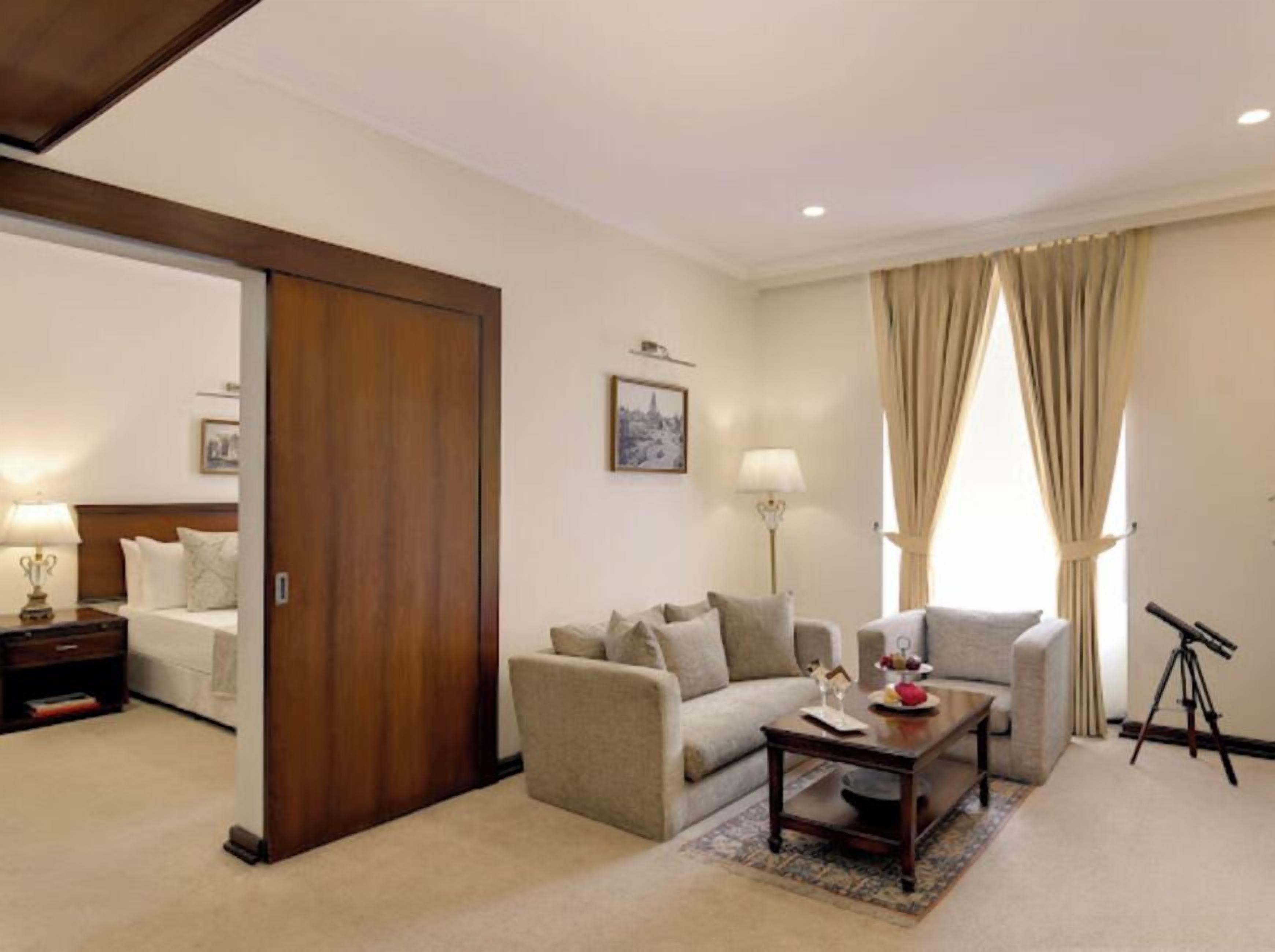 Suite Deluxe, 1 cama doble (Allure) | Ropa de cama de alta calidad, minibar, caja fuerte y escritorio