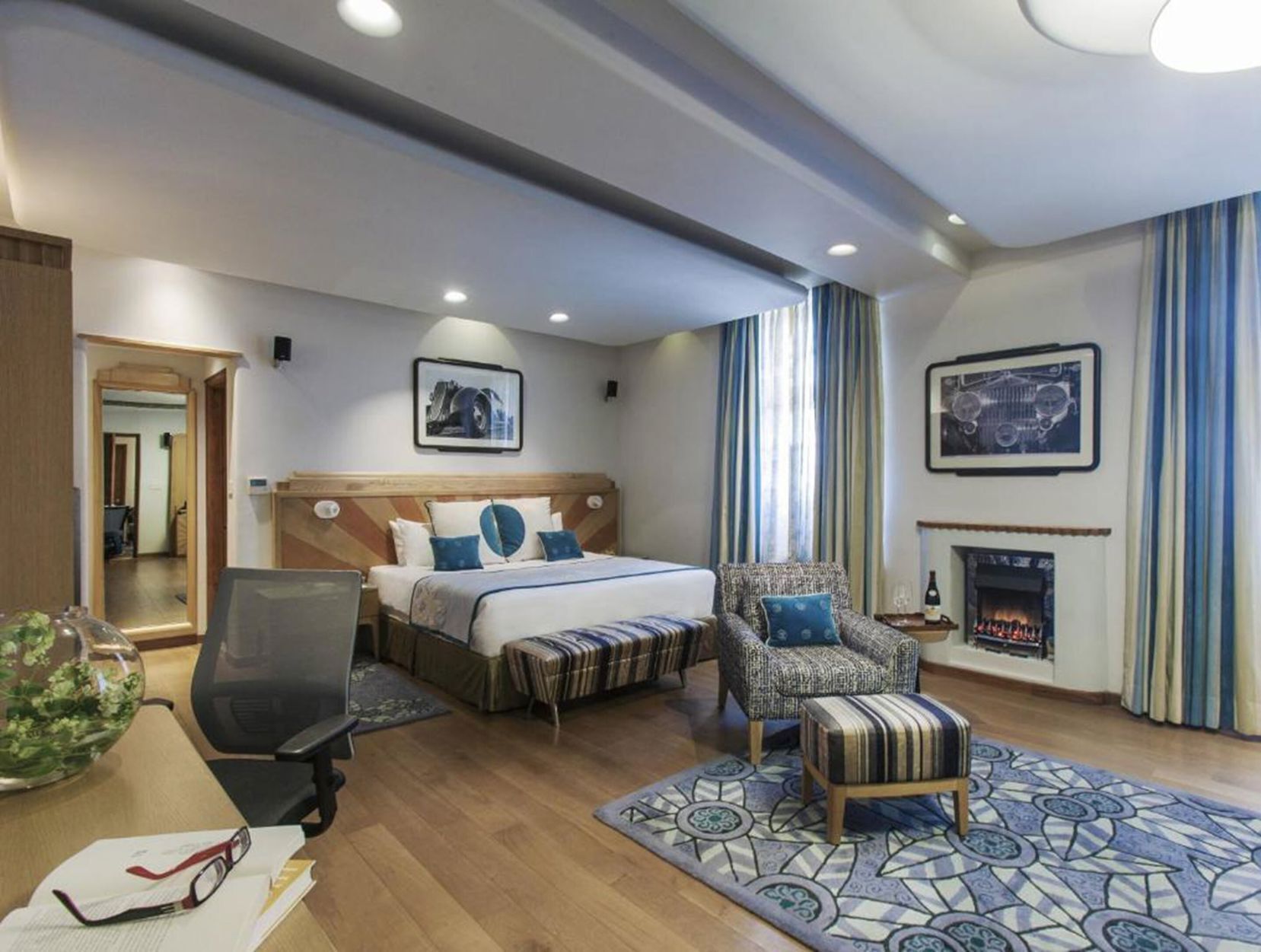 Premium bedding, minibar, in-room safe, desk