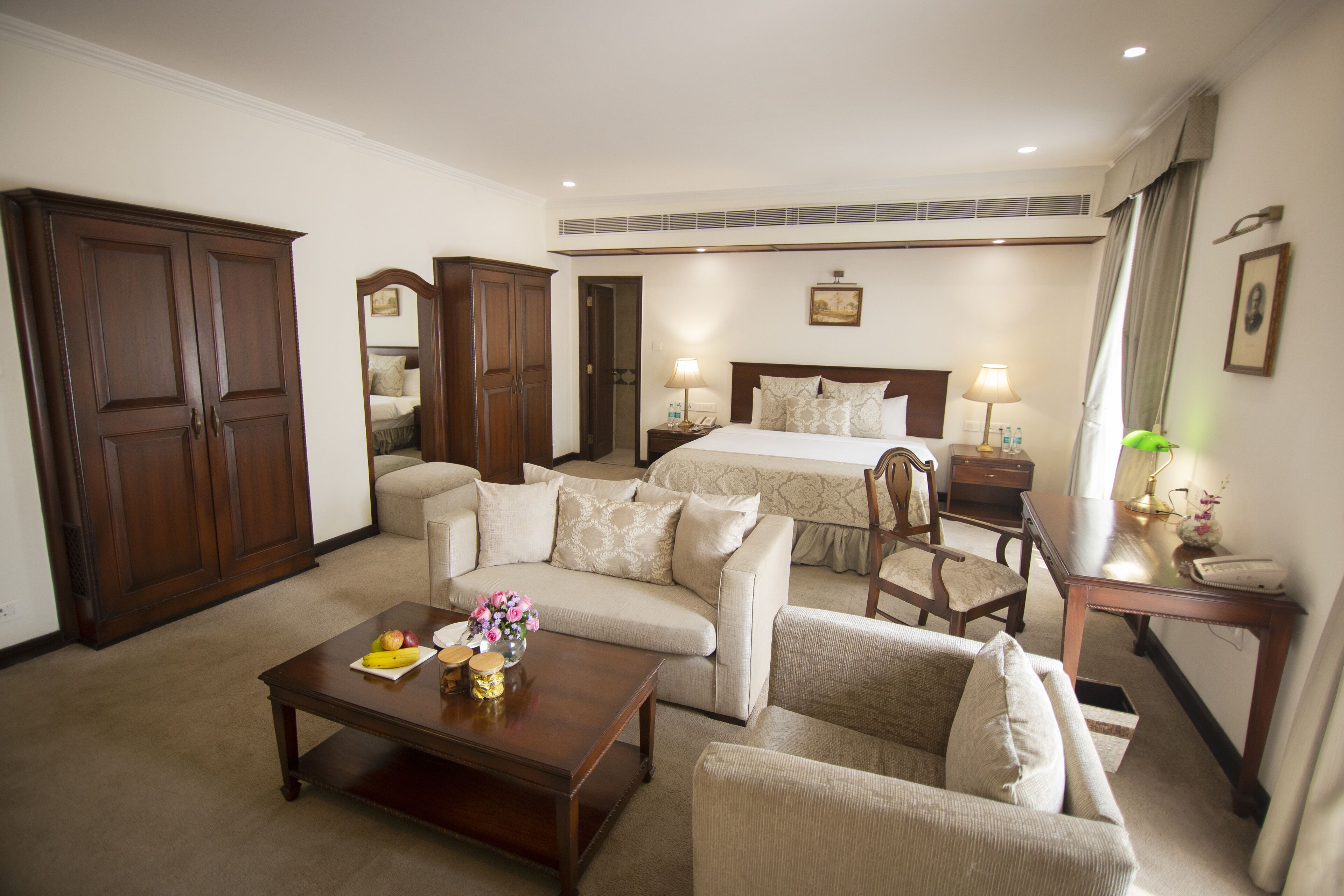 executive room, 1 double bed | premium bedding, minibar, in-room safe, desk