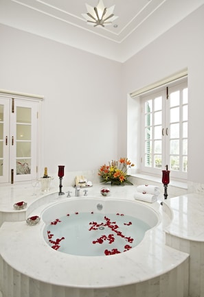 Deluxe Suite | Bathroom | Separate bathtub and shower, deep-soaking bathtub, rainfall showerhead