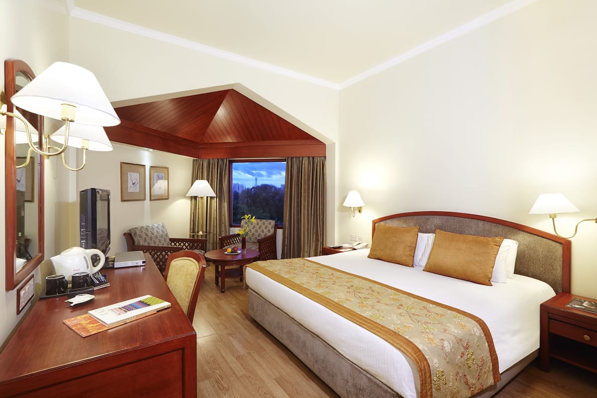 minibar, in-room safe, desk, laptop workspace