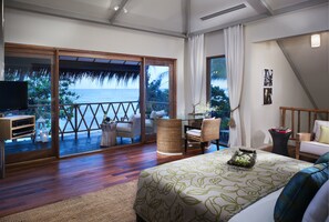 Presidential Nirvana Suite, 2 Bedrooms, Private Pool, Ocean View | Camas con efecto memoria, minibar y caja de seguridad en la habitación