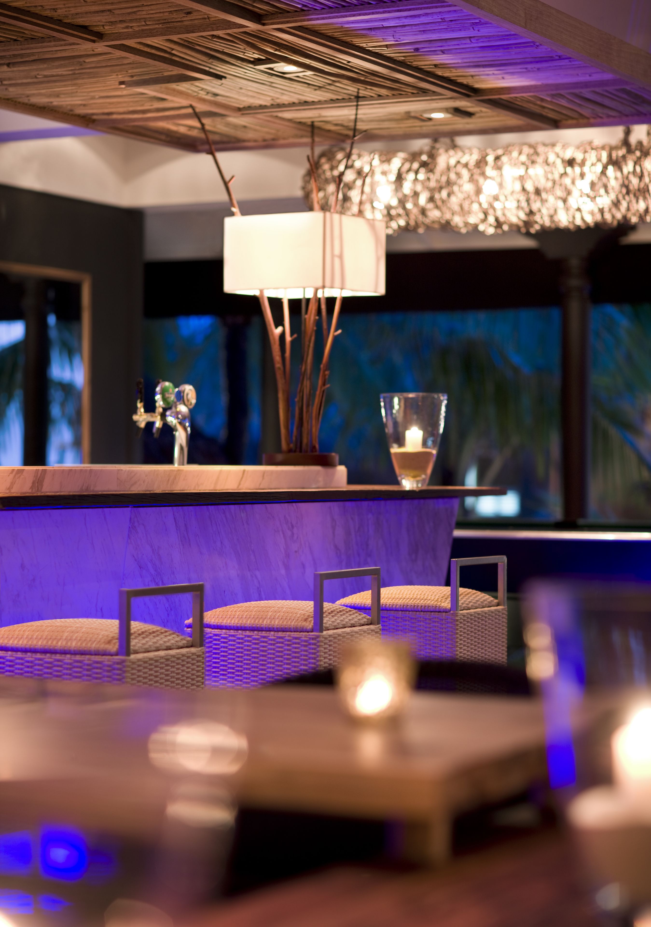 serves lunch and dinner