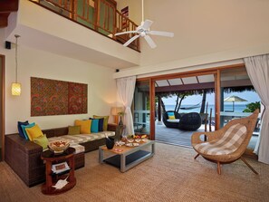 Premium Water Villa, 2 Twin Beds, Ocean View | Ruang tamu | 32 inci televisyen LCD dengan satelit, TV, pemain DVD