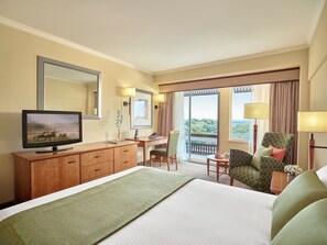 Sengetøy av topp kvalitet, memory foam-senger, minibar og safe på rommet