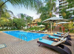 Outdoor pool, pool loungers