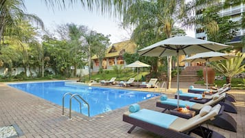 Outdoor pool, sun loungers