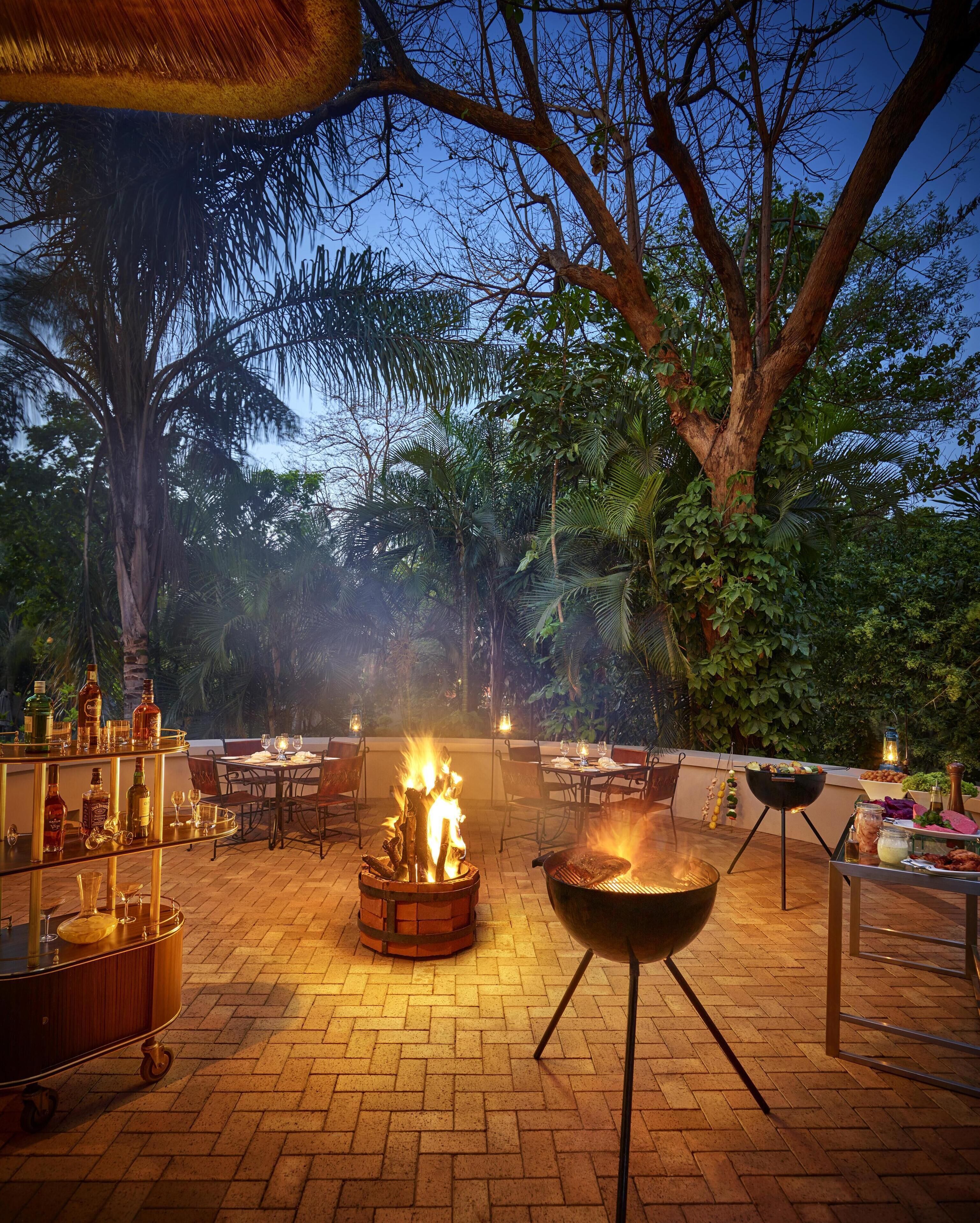 Breakfast, lunch and dinner served