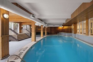 Piscine intérieure