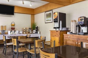 Free daily continental breakfast  - Travelodge by Wyndham Thunder Bay (Thunder Bay)