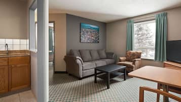 Suite, 1 Queen Bed, Non Smoking | Desk, free WiFi, bed sheets
