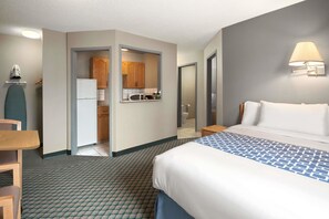 Suite, 2 Double Beds, Non Smoking | Desk, free WiFi, bed sheets