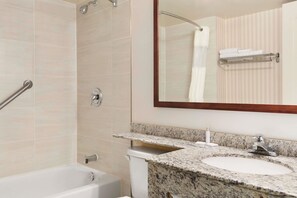 Combined shower/bathtub, free toiletries, hair dryer, towels