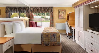 Travelodge by Wyndham Owen Sound