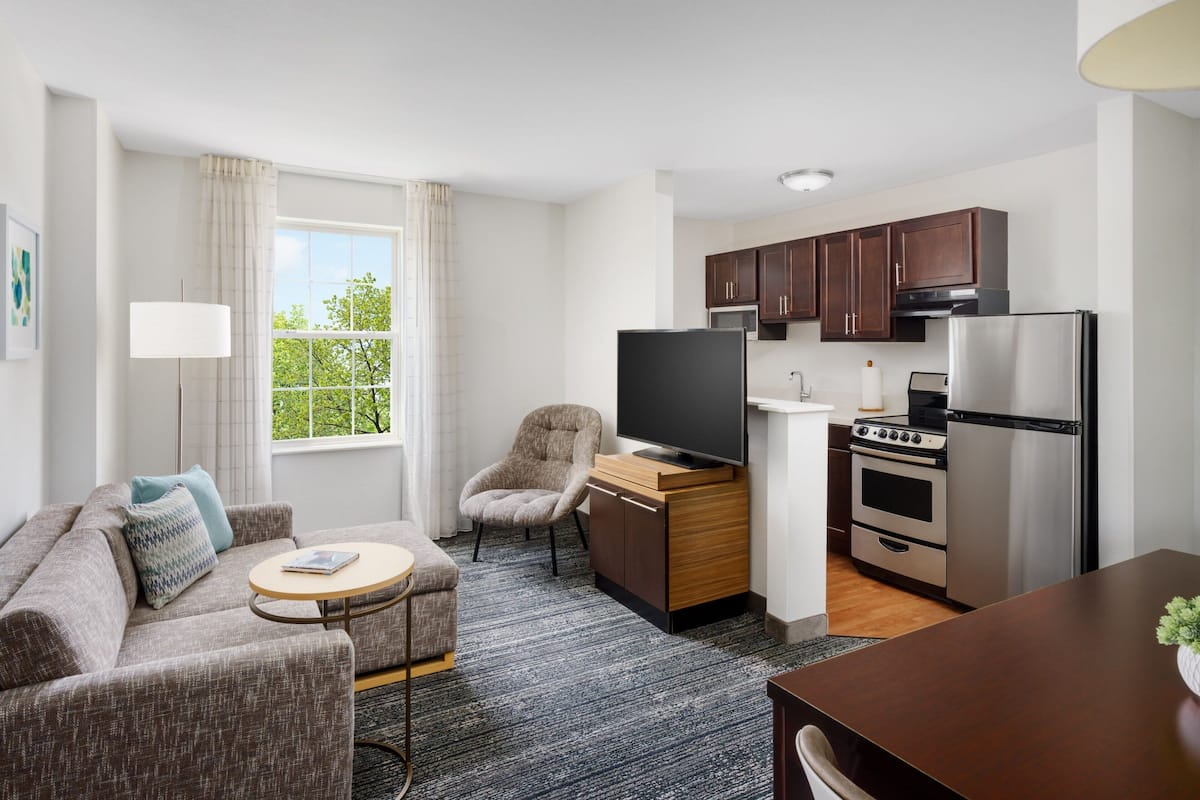 suite, 2 bedrooms | desk, iron/ironing board, free cots/infant beds, free wifi