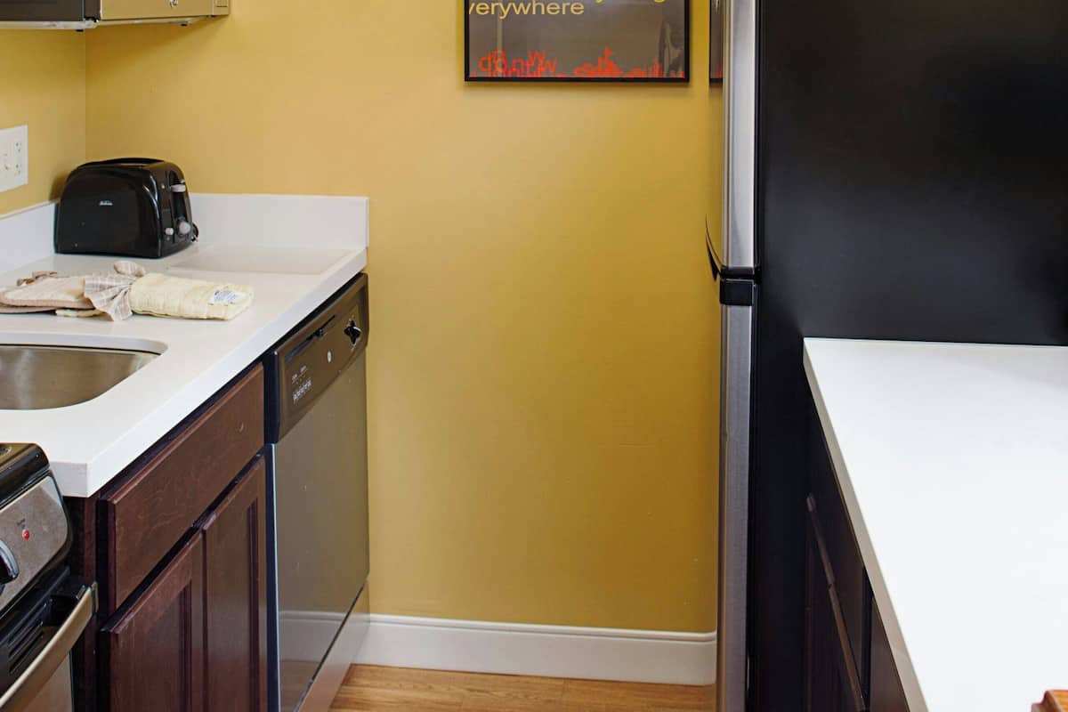 studio, 1 queen bed with sofa bed | private kitchen | full-sized fridge, microwave, oven, stovetop