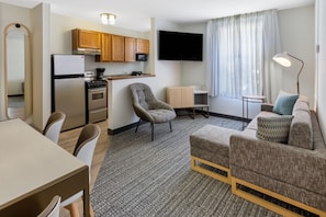 Suite, 2 Bedrooms | Living room | Plasma TV