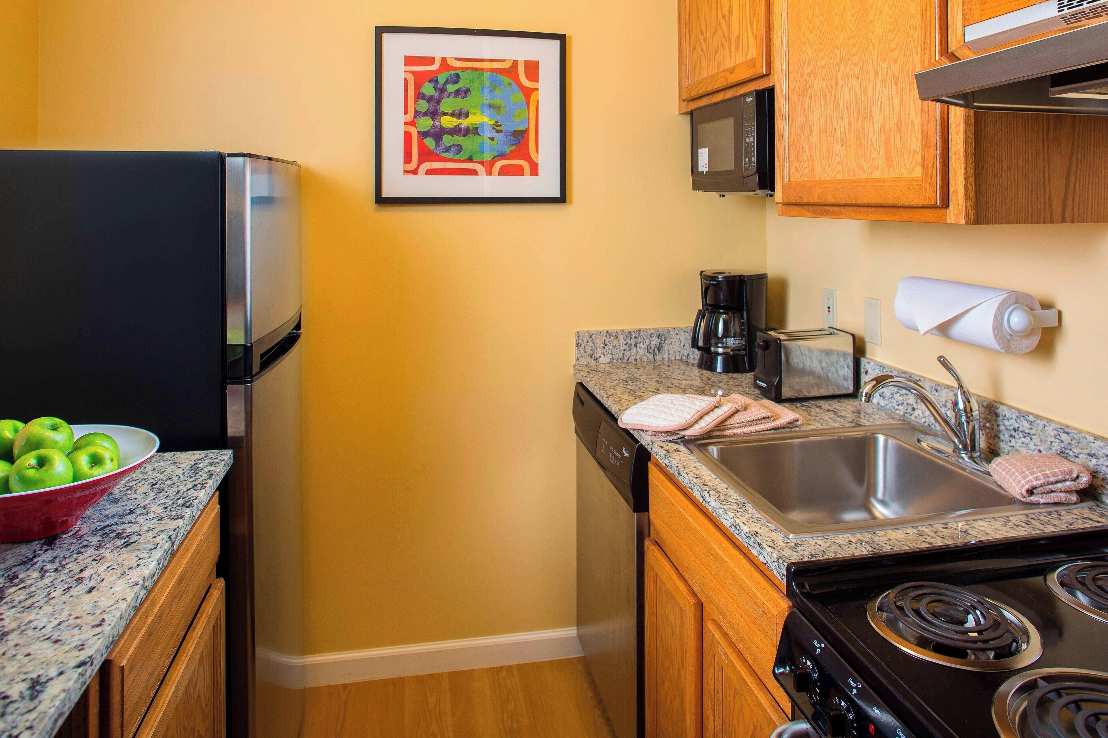 full-sized fridge, microwave, oven, stovetop