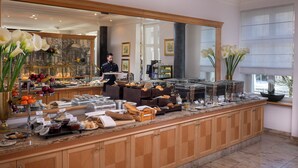 Daily buffet breakfast for a fee
