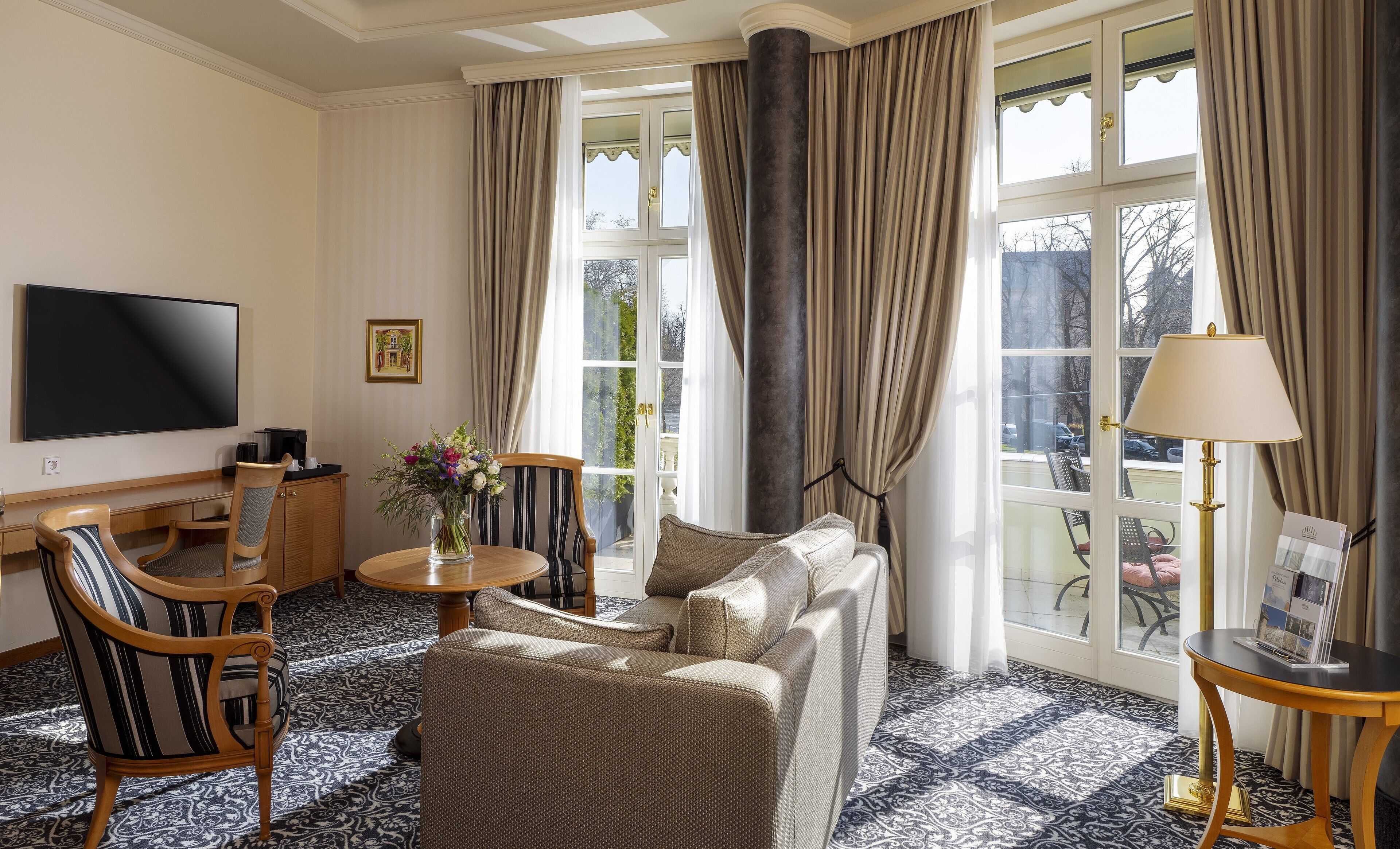 executive studio, 1 bedroom | in-room safe, desk, soundproofing, iron/ironing board