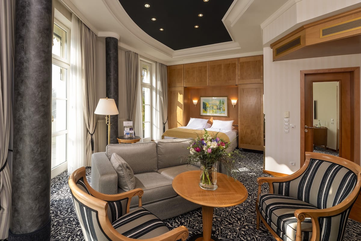 Executive Studio, 1 Bedroom | In-room safe, desk, soundproofing, iron/ironing board