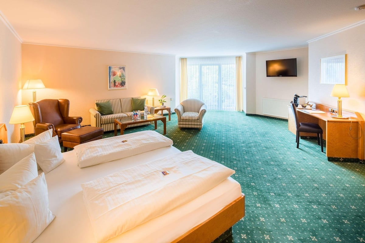 Hypo-allergenic bedding available, minibar, in-room safe, desk